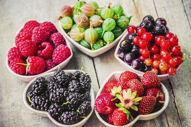 Порівняння малини з іншими ягодами