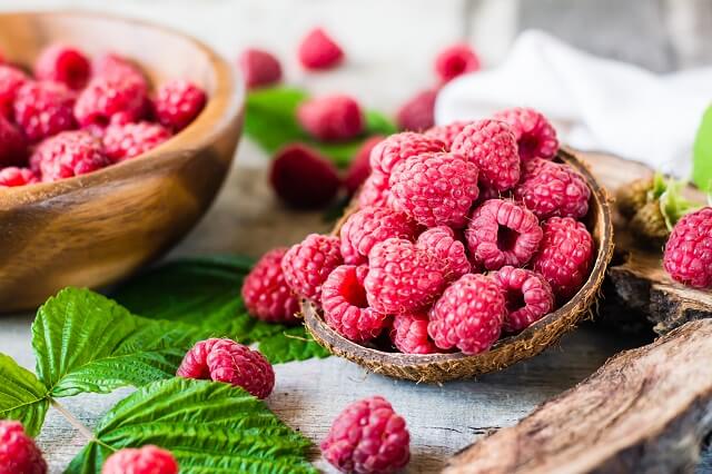 Від чого допомагає малина