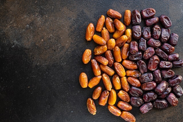 Скільки фініків можна їсти в день