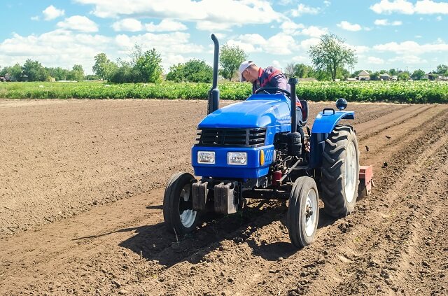 Як обрати мінітрактор за потужністю