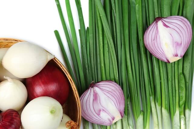 Чим зелена цибуля відрізняється від ріпчастої